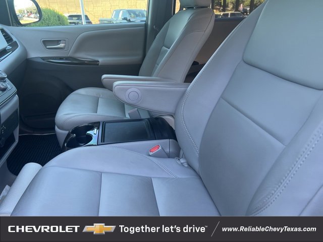 Used 2019 Toyota Sienna XLE image 8