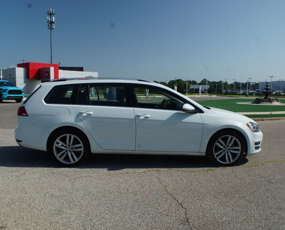 Used 2017 Volkswagen Golf SE FWD image 16