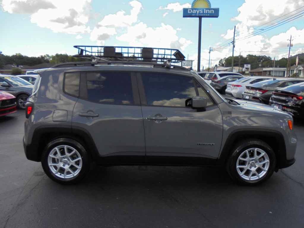 Used 2020 Jeep Renegade Latitude FWD image 2