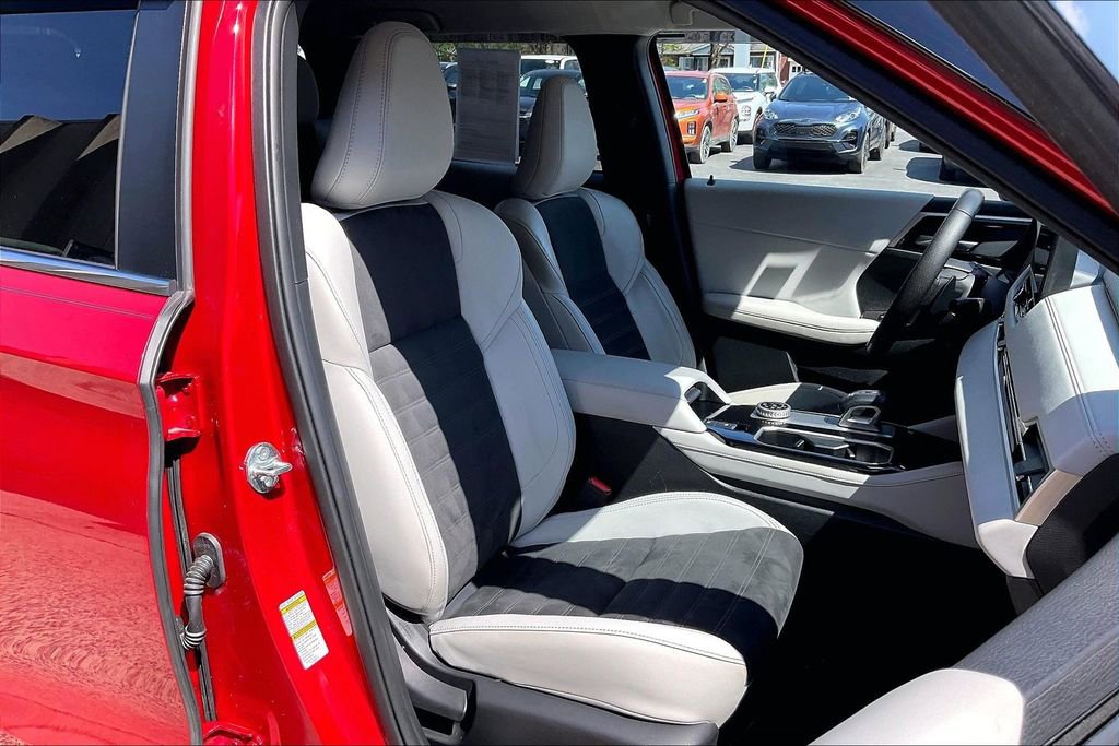Used 2025 Mitsubishi Outlander SE image 7