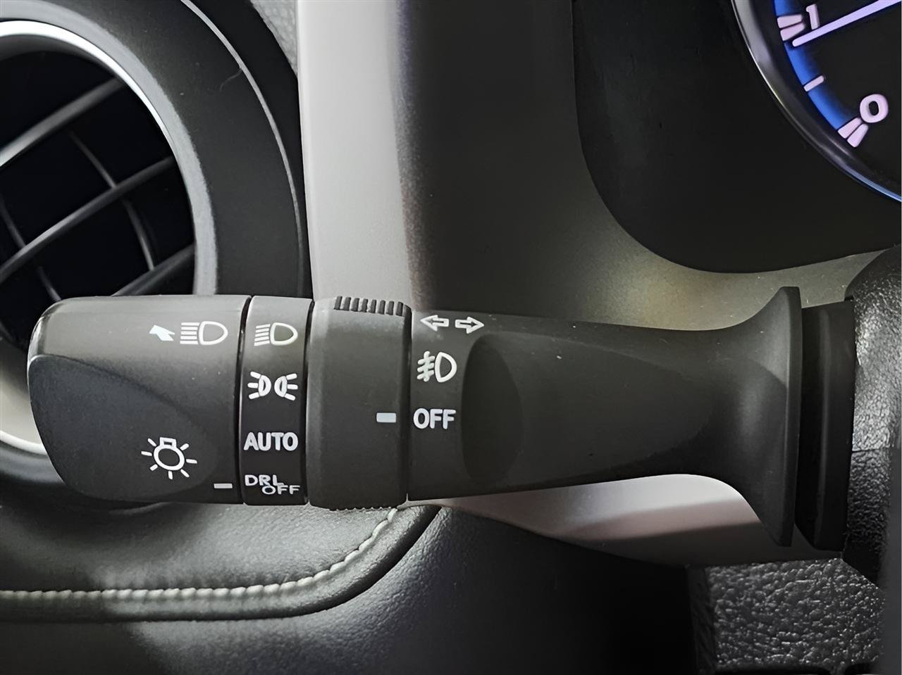 Used 2017 Toyota RAV4 Platinum w/ All Weather Liner Package AWD/4WD image 18