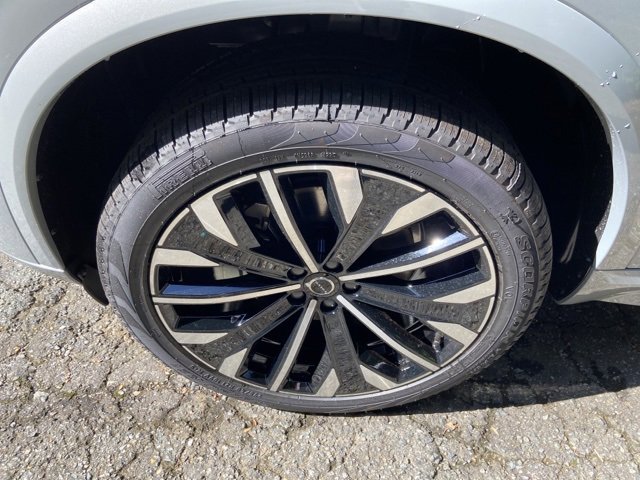 New 2026 Volvo XC90 B6 Plus w/ Protection Package Premier image 9