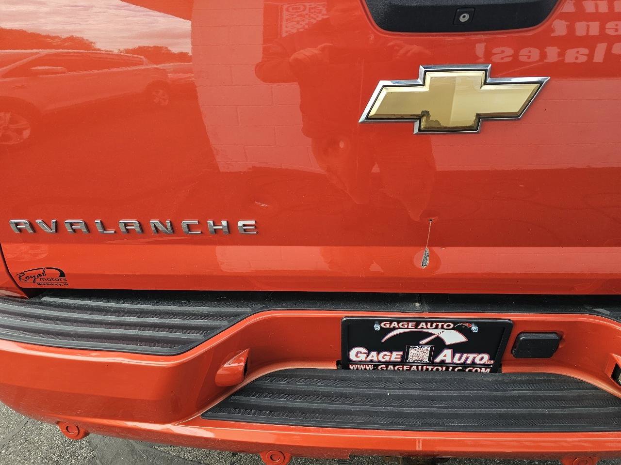 Used 2011 Chevrolet Avalanche LTZ AWD/4WD image 17