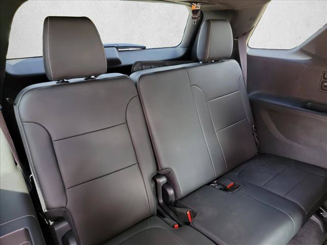 Used 2023 Chevrolet Traverse Premier w/ Redline Edition FWD image 17