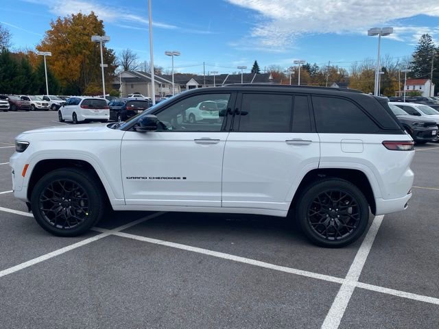 New 2025 Jeep Grand Cherokee Summit w/ Adv Protech Group IV AWD/4WD image 4