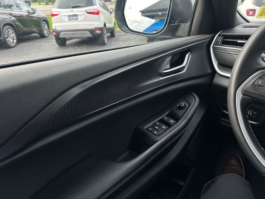 Used 2024 Jeep Grand Cherokee L Laredo AWD/4WD image 19