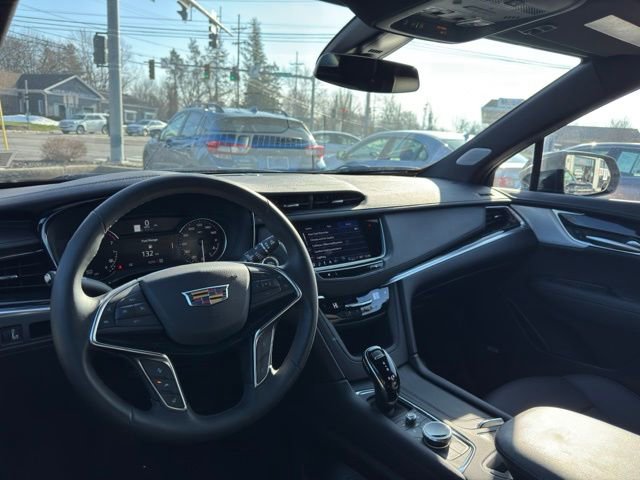 Used 2025 Cadillac XT5 Premium Luxury image 15