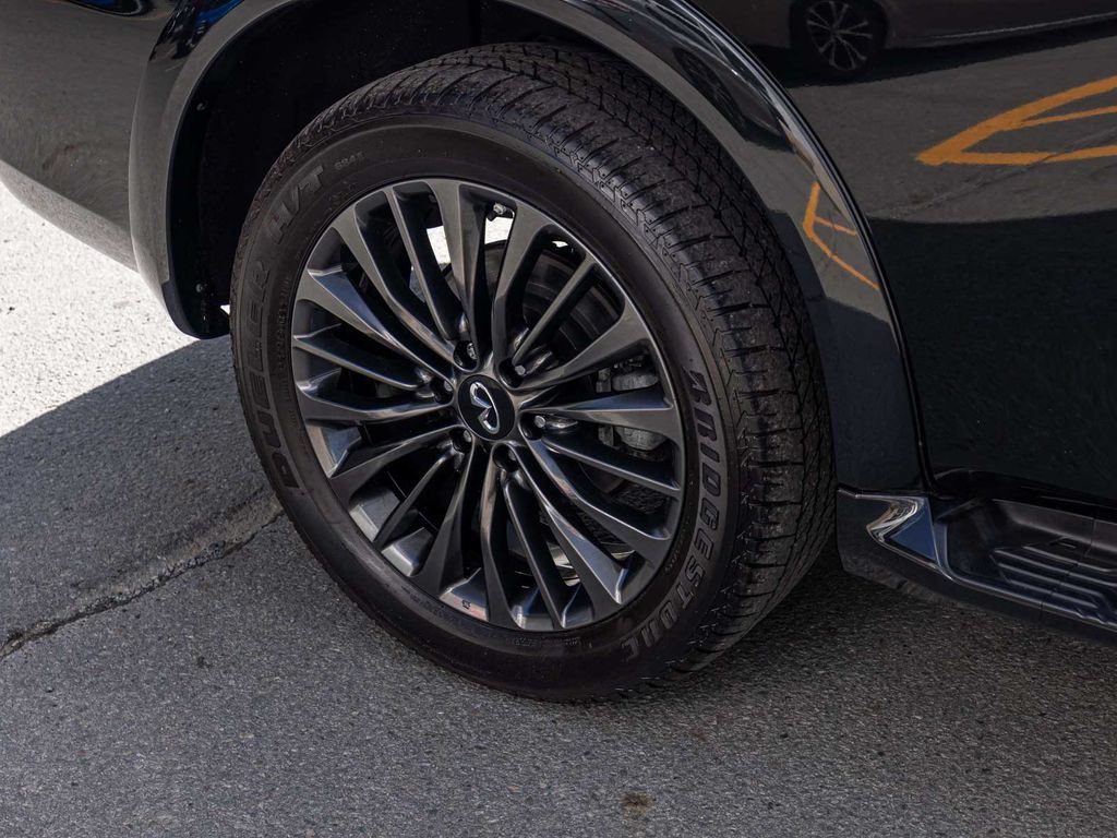 Used 2024 INFINITI QX80 Sensory AWD/4WD image 10