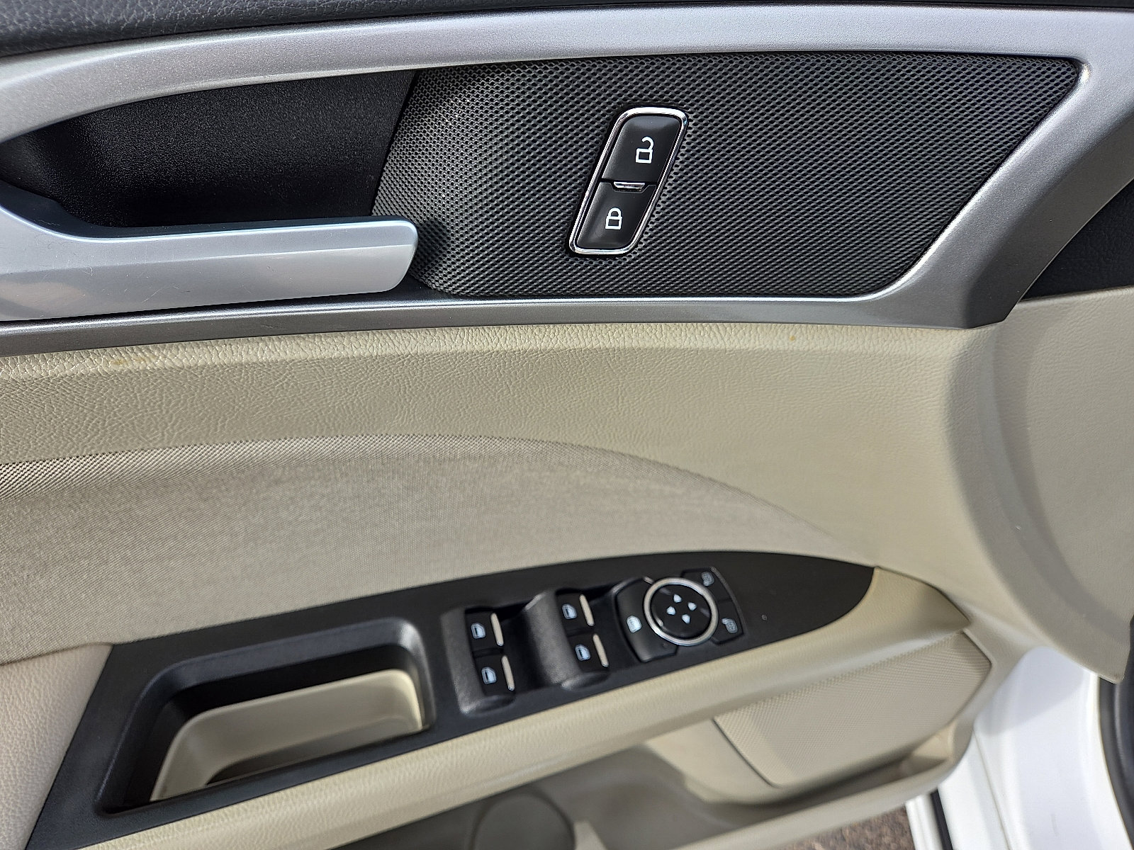 Used 2020 Ford Fusion SE image 10