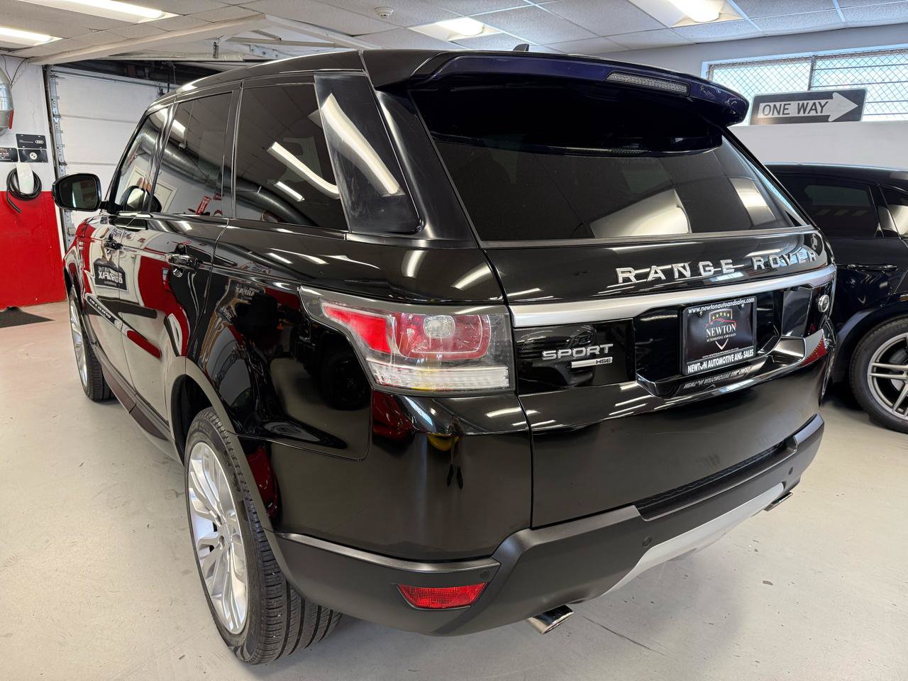 Used 2016 Land Rover Range Rover Sport HSE AWD/4WD image 5