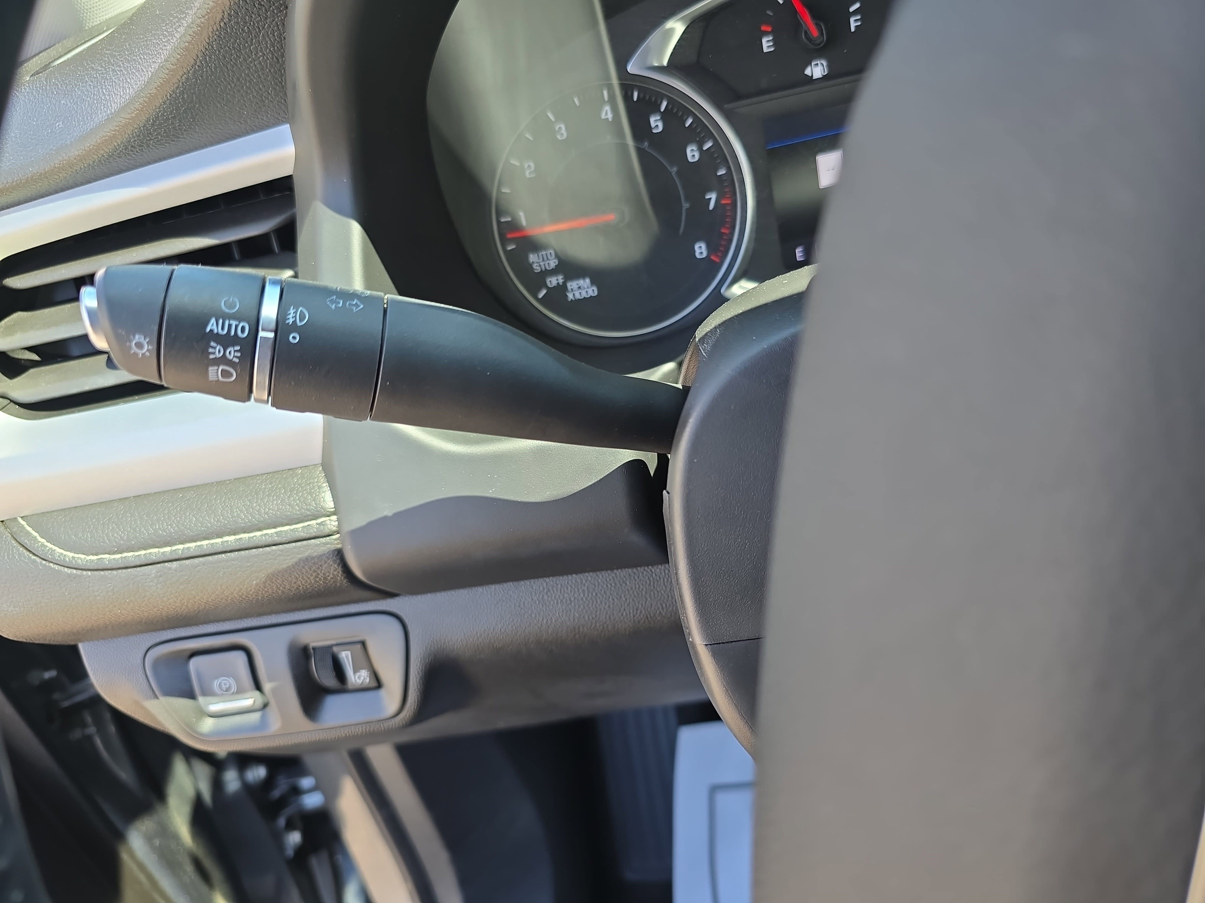 Used 2021 GMC Acadia SLT w/ Preferred Package FWD image 28