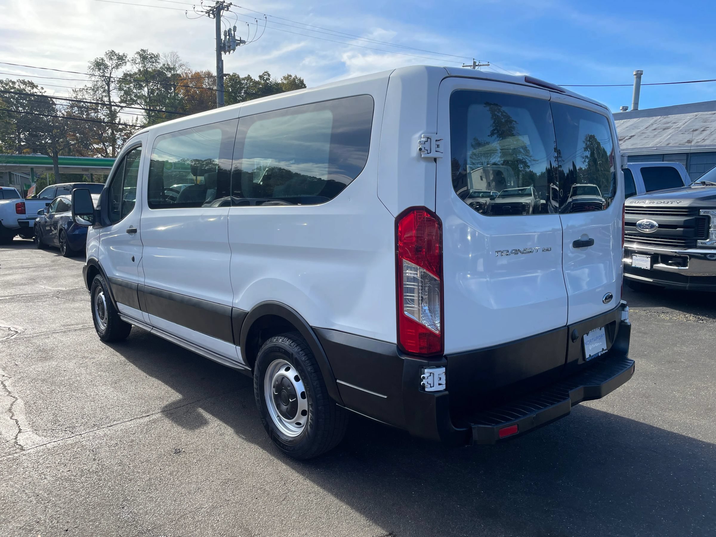 Used 2017 Ford Transit 150 130 Low Roof Wagon RWD image 3