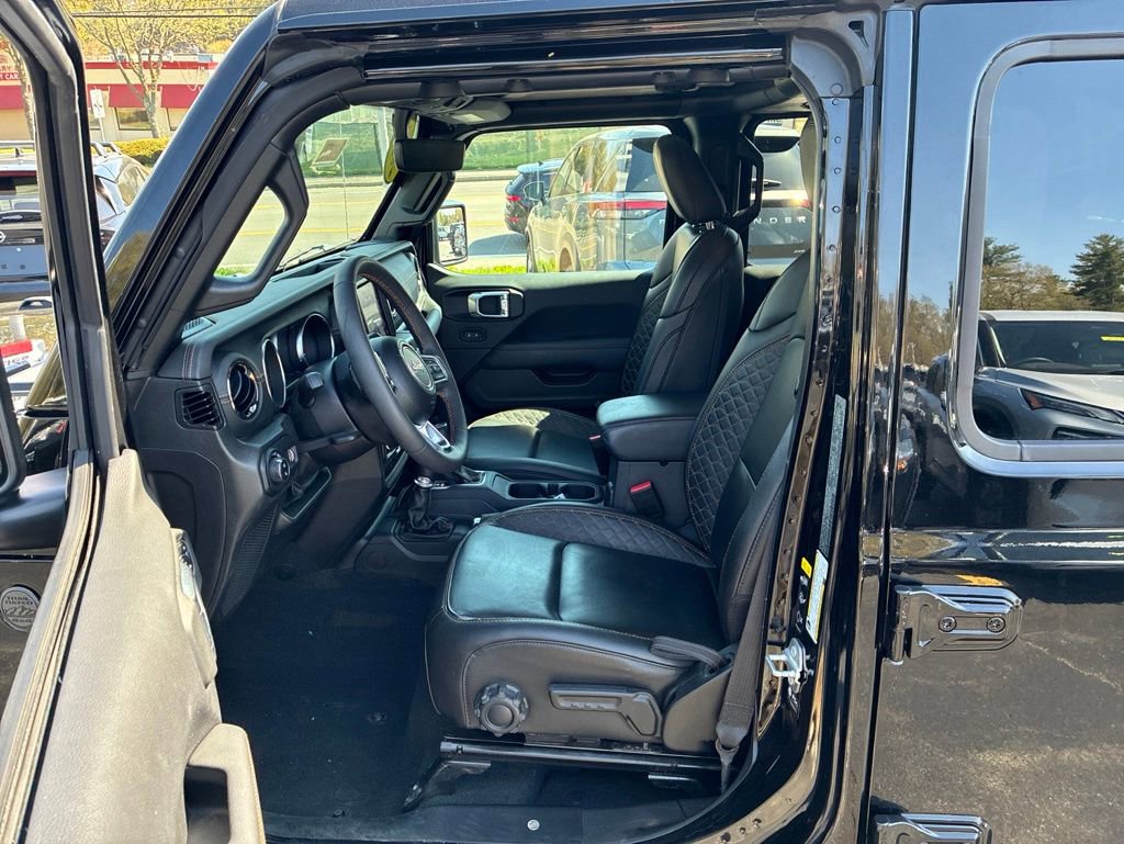 Used 2023 Jeep Gladiator Overland AWD/4WD image 15