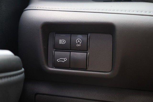 Used 2025 Toyota Highlander LE FWD image 19