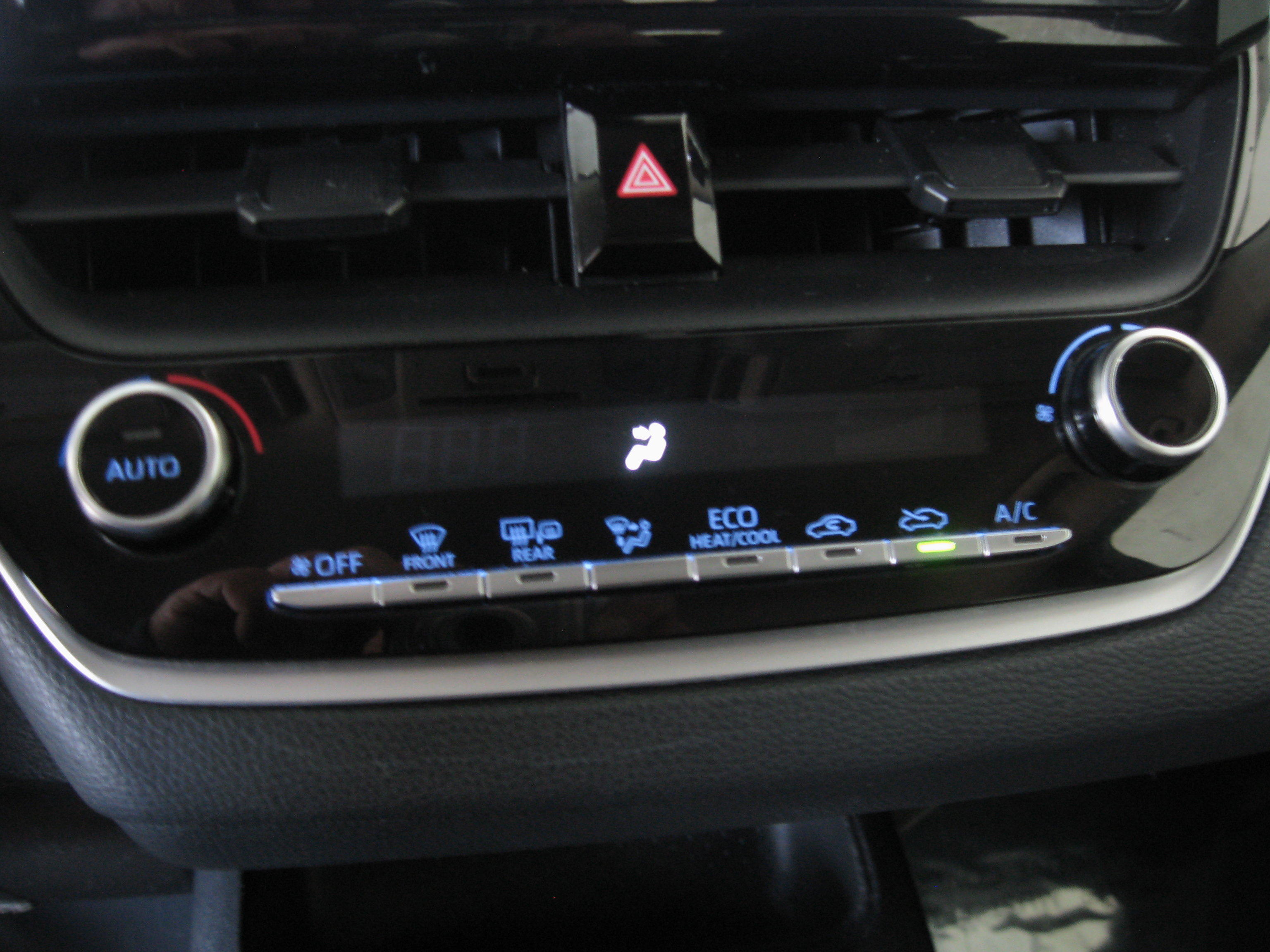 Used 2020 Toyota Corolla LE image 14