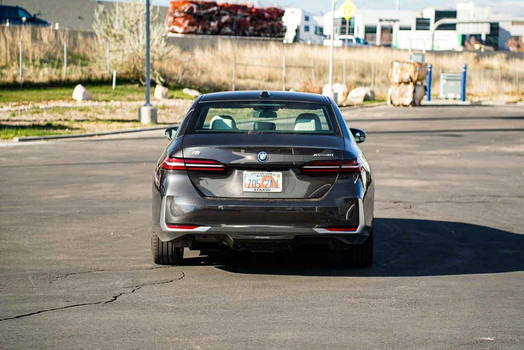 Used 2025 BMW i5 xDrive40 w/ Premium Package image 6