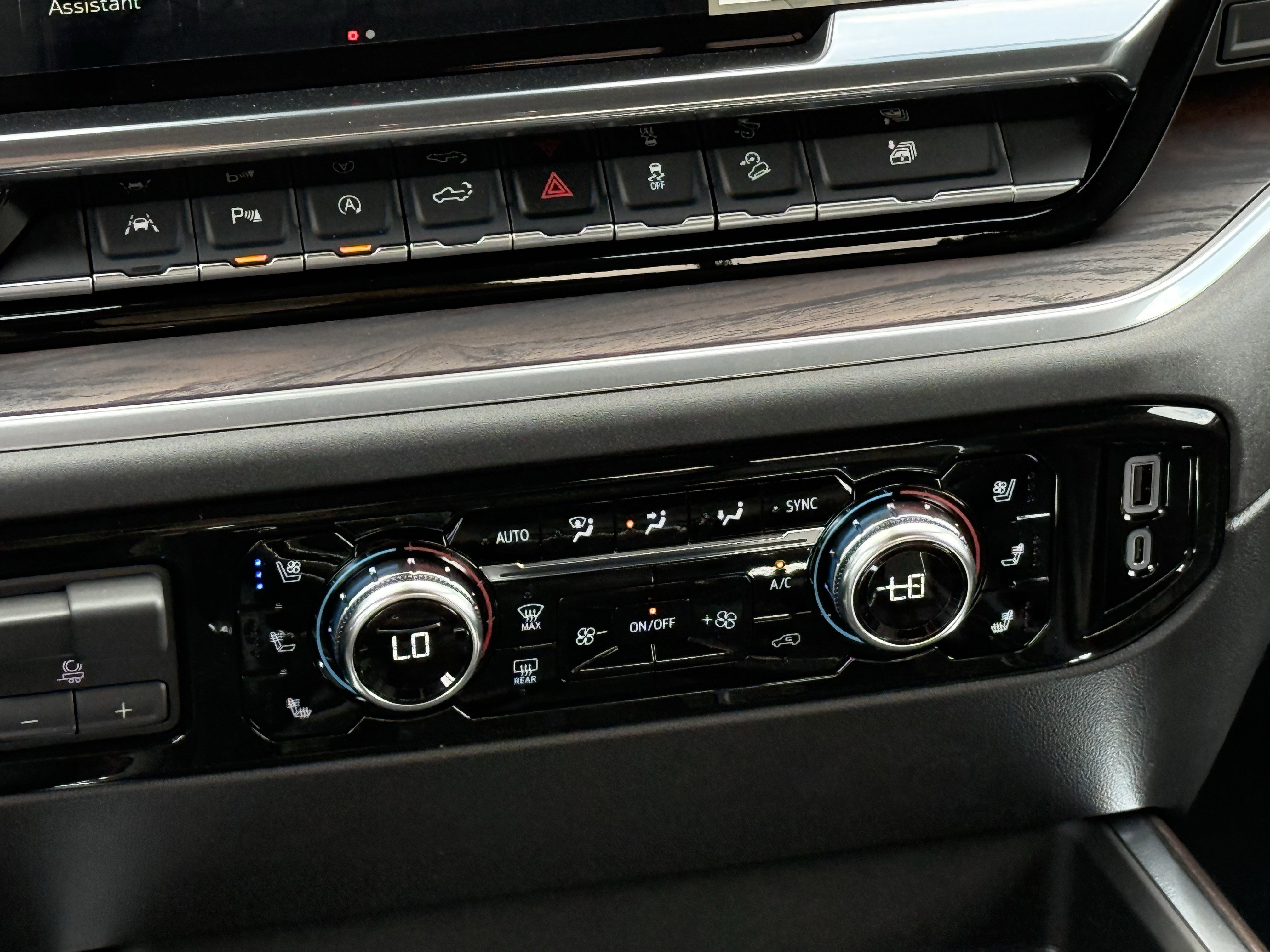 New 2026 GMC Sierra 1500 SLT image 14