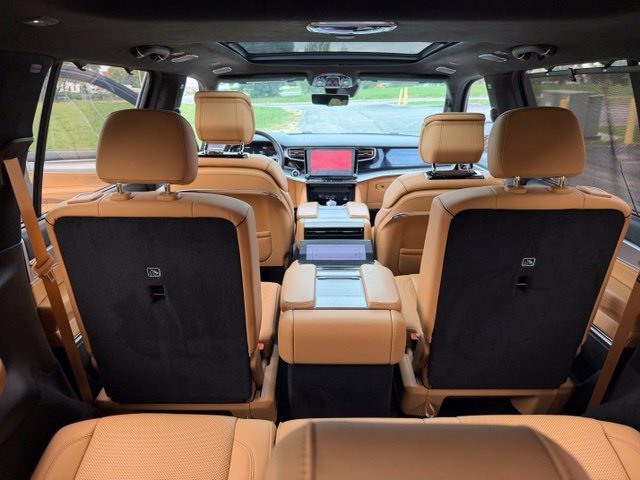 Used 2023 Jeep Grand Wagoneer Series III AWD/4WD image 24