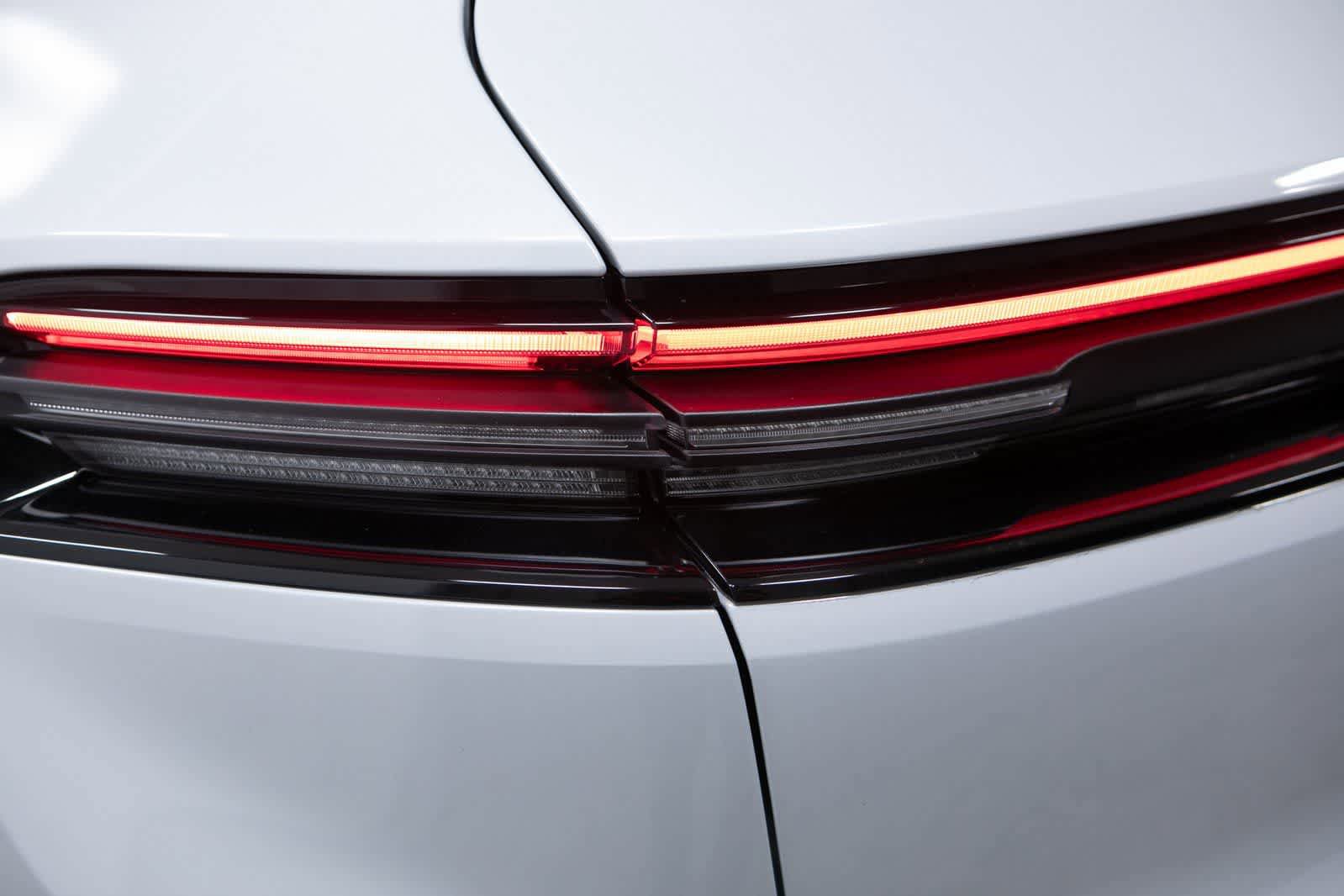 Certified 2025 Porsche Macan 4S Electric AWD/4WD image 35