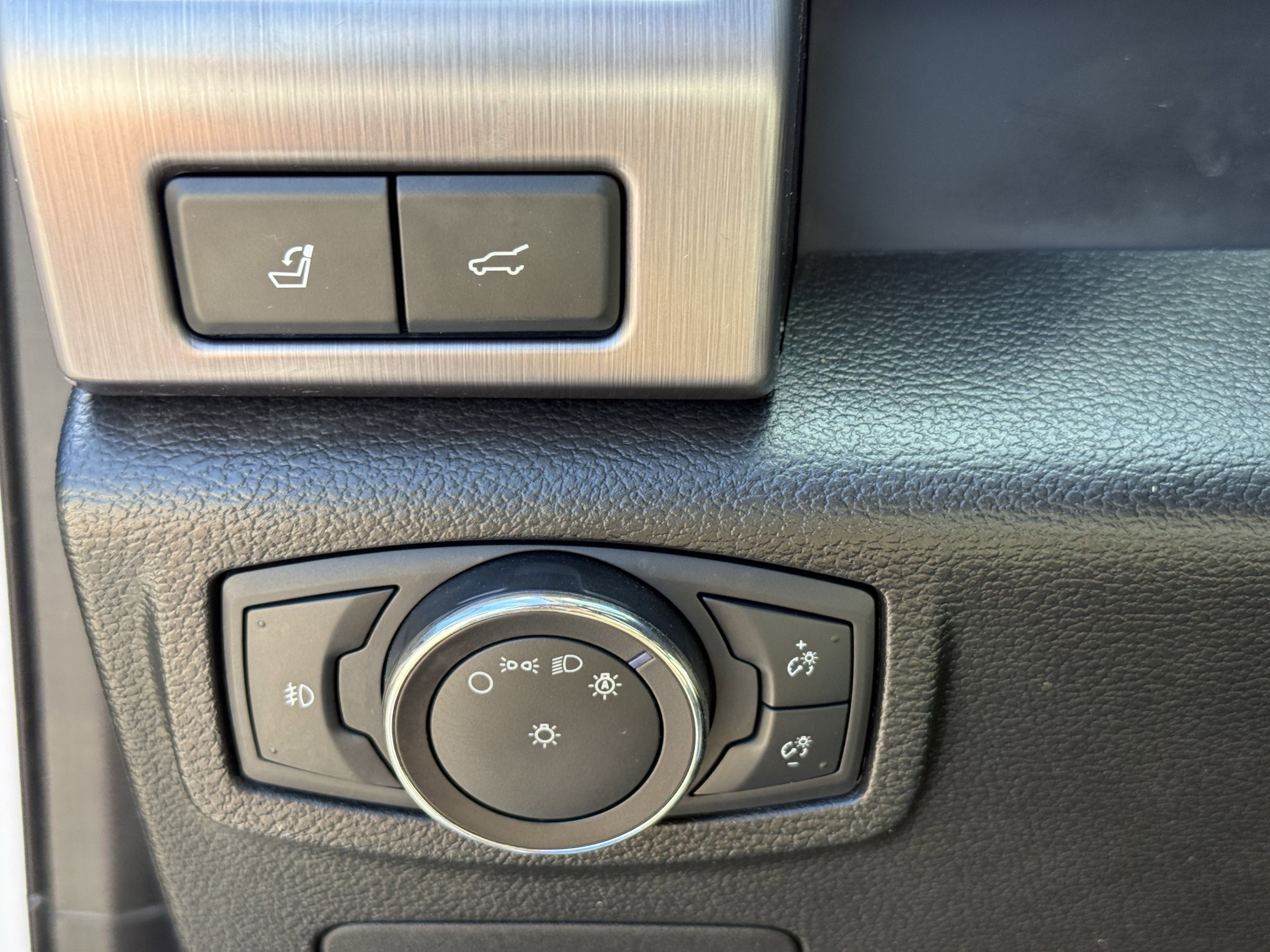 Used 2018 Ford Expedition Platinum RWD image 25