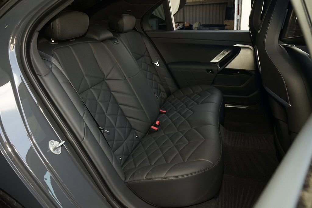 Used 2024 BMW 740i w/ Premium Package image 21