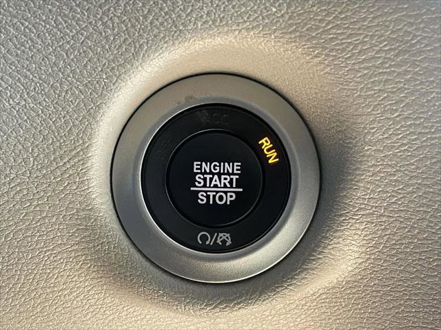 Used 2023 Chrysler Pacifica Touring-L FWD image 25