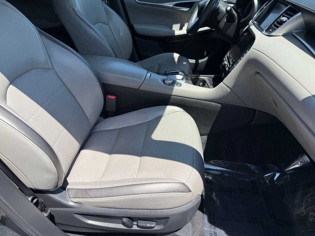 Used 2023 INFINITI QX50 Luxe AWD/4WD image 29