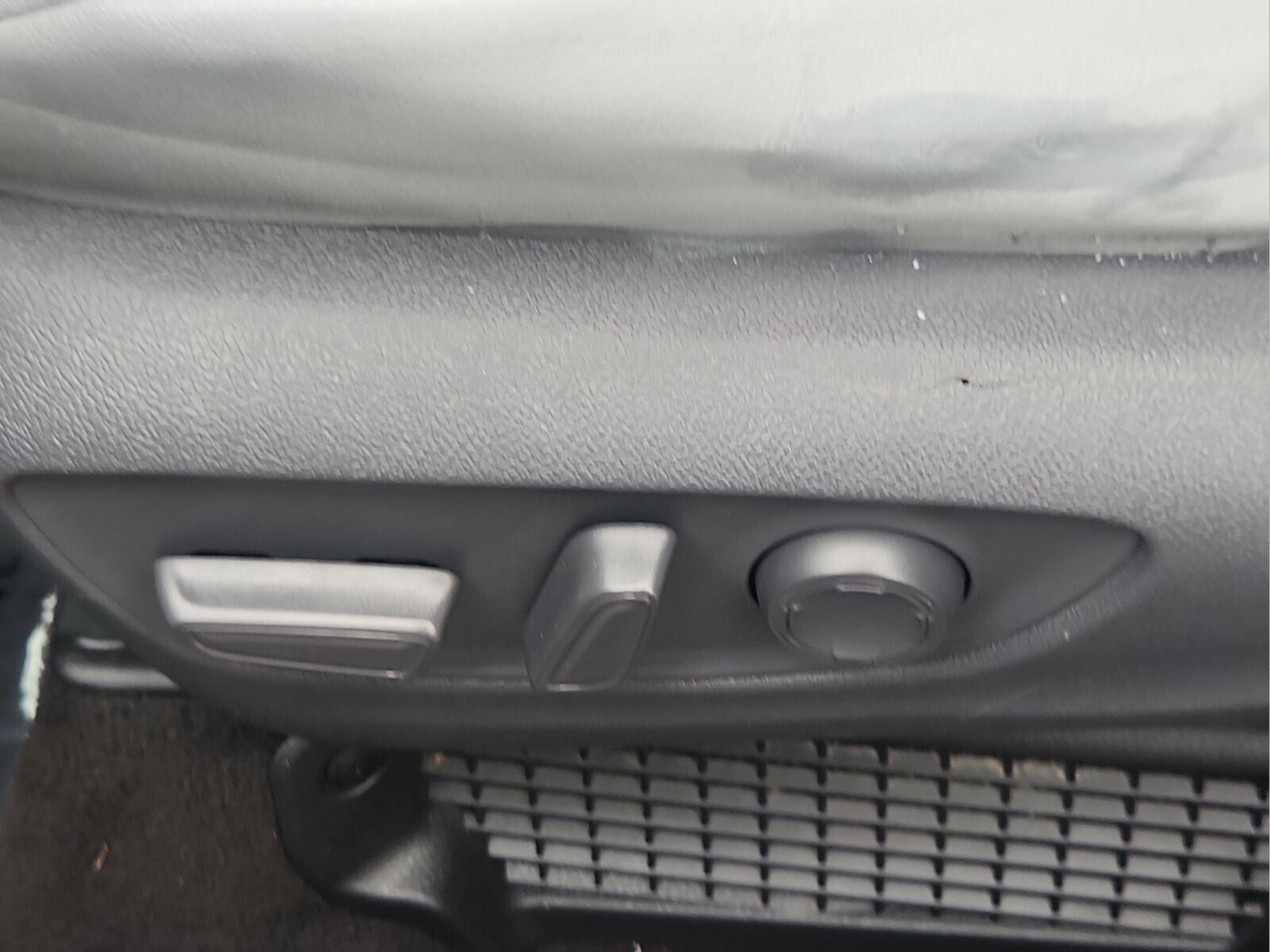 Used 2021 Toyota Sienna XLE FWD image 16