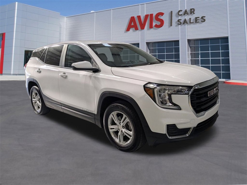 Used 2024 GMC Terrain SLE image 3