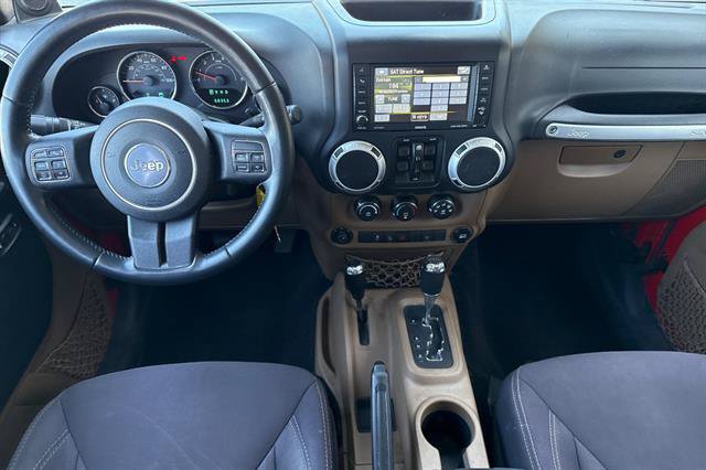 Used 2014 Jeep Wrangler Unlimited Rubicon w/ Connectivity Group AWD/4WD image 13