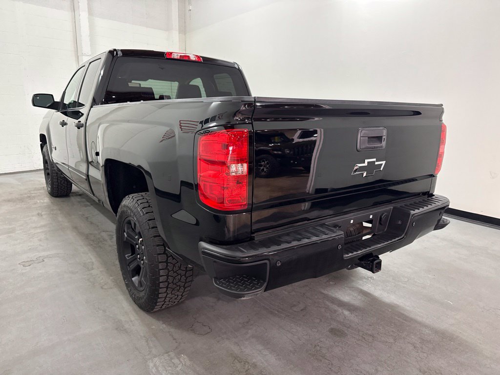 Used 2017 Chevrolet Silverado 1500 LT w/ Midnight Edition AWD/4WD image 6