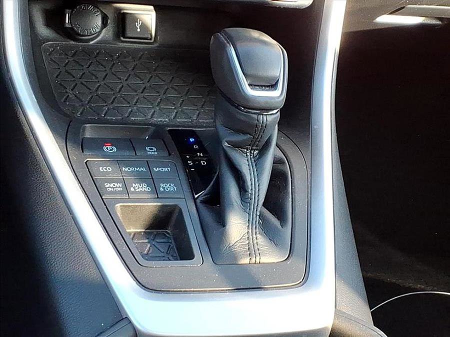 Used 2021 Toyota RAV4 XLE Premium image 29