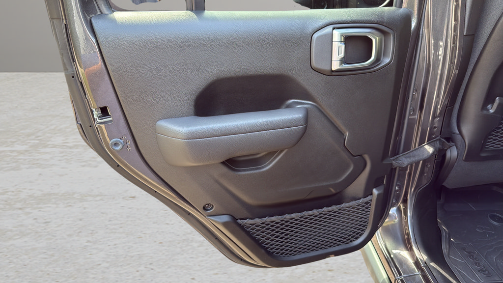 Used 2024 Jeep Wrangler Unlimited Rubicon AWD/4WD image 14