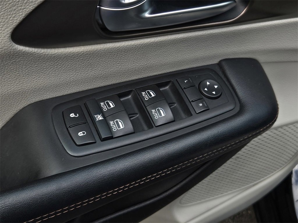 Used 2017 Chrysler Pacifica Touring-L Plus w/ Advanced Safetytec Group image 11