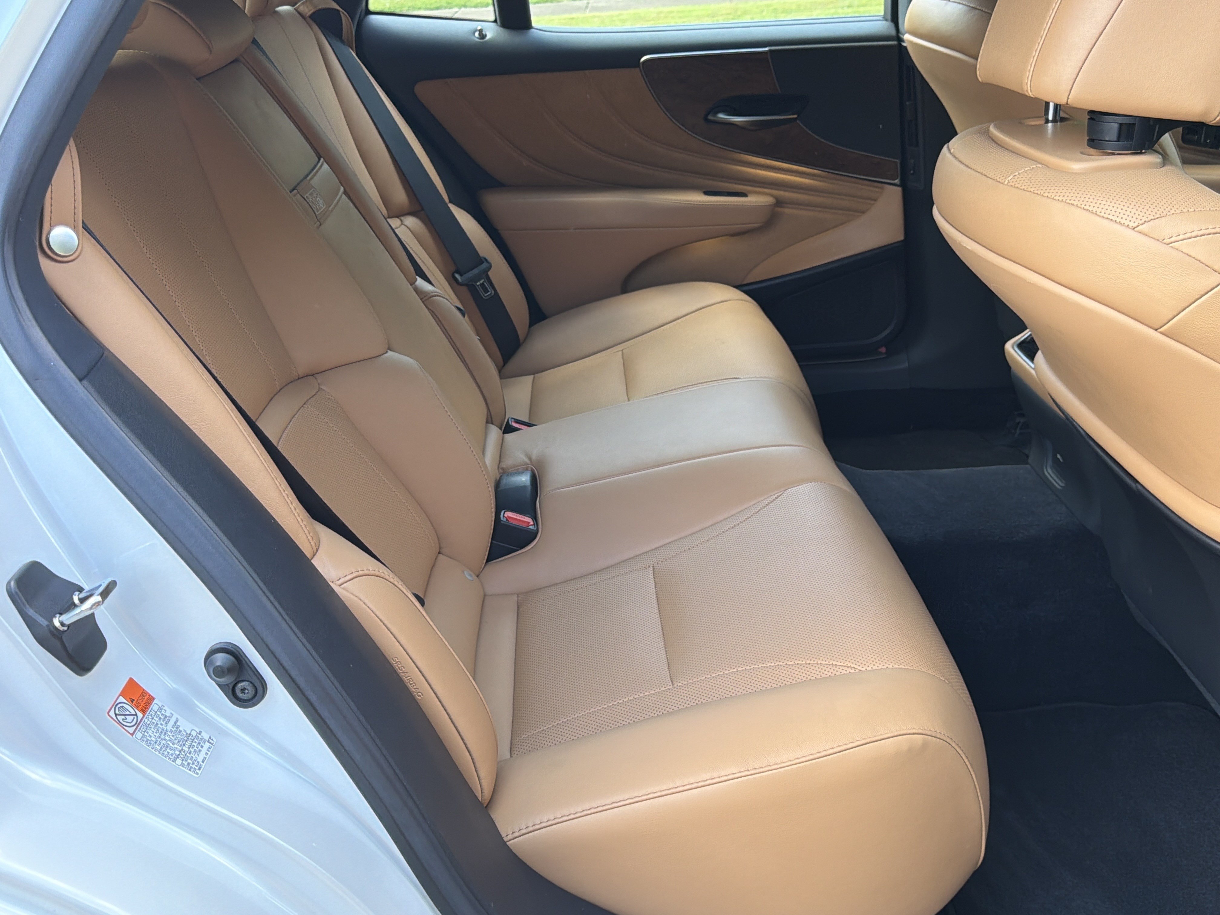 Used 2021 Lexus LS 500 w/ Accessory Package (Z2) RWD image 15