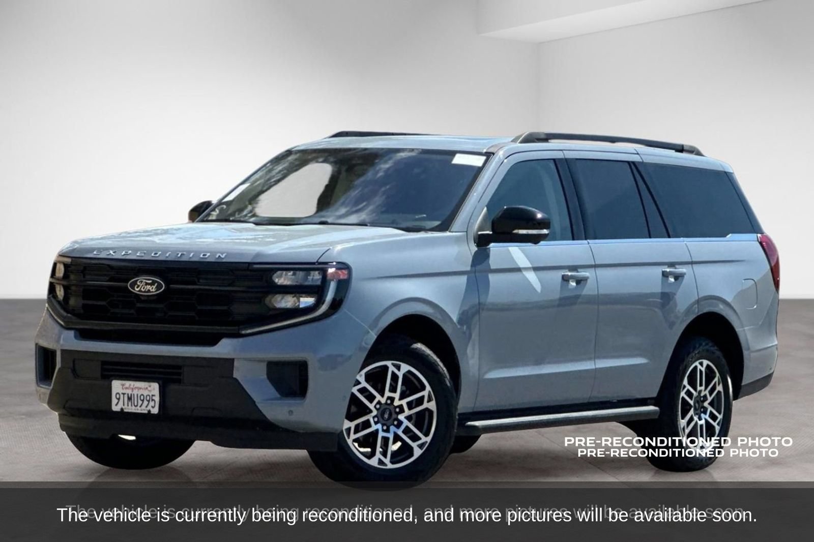 Used 2025 Ford Expedition Active AWD/4WD image 2