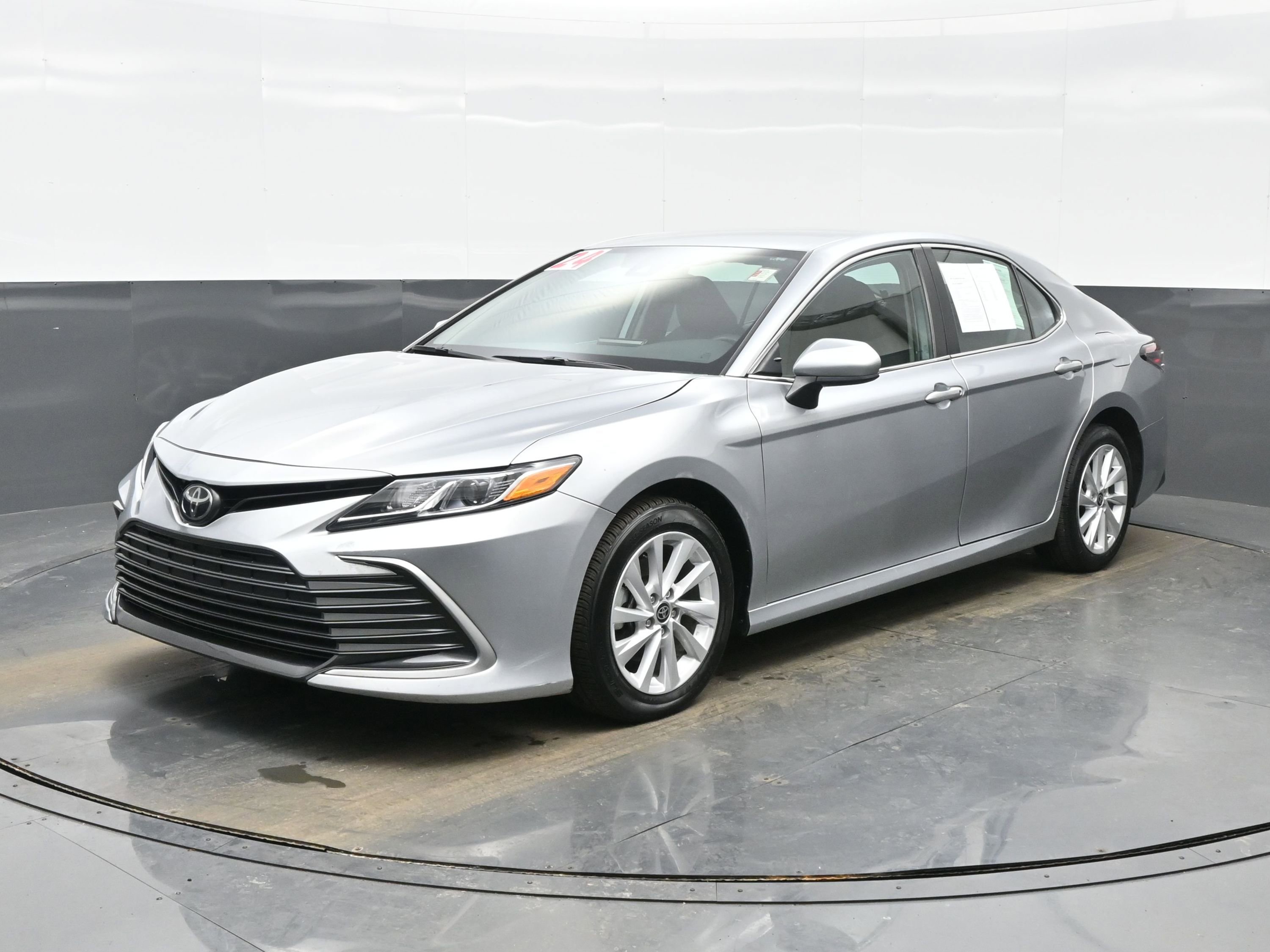 Used 2024 Toyota Camry LE image 2