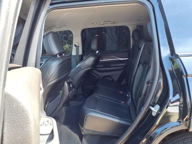 Used 2023 Jeep Grand Cherokee Limited AWD/4WD image 17