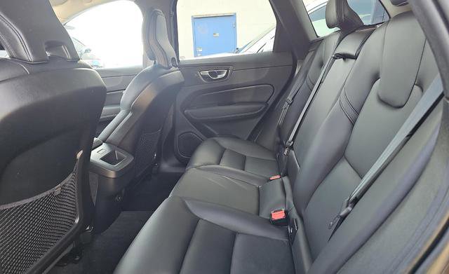 Used 2024 Volvo XC60 B5 Core AWD/4WD image 11