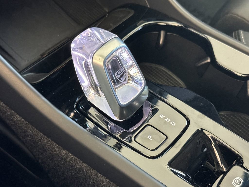 Certified 2025 Volvo XC40 B5 Plus image 21