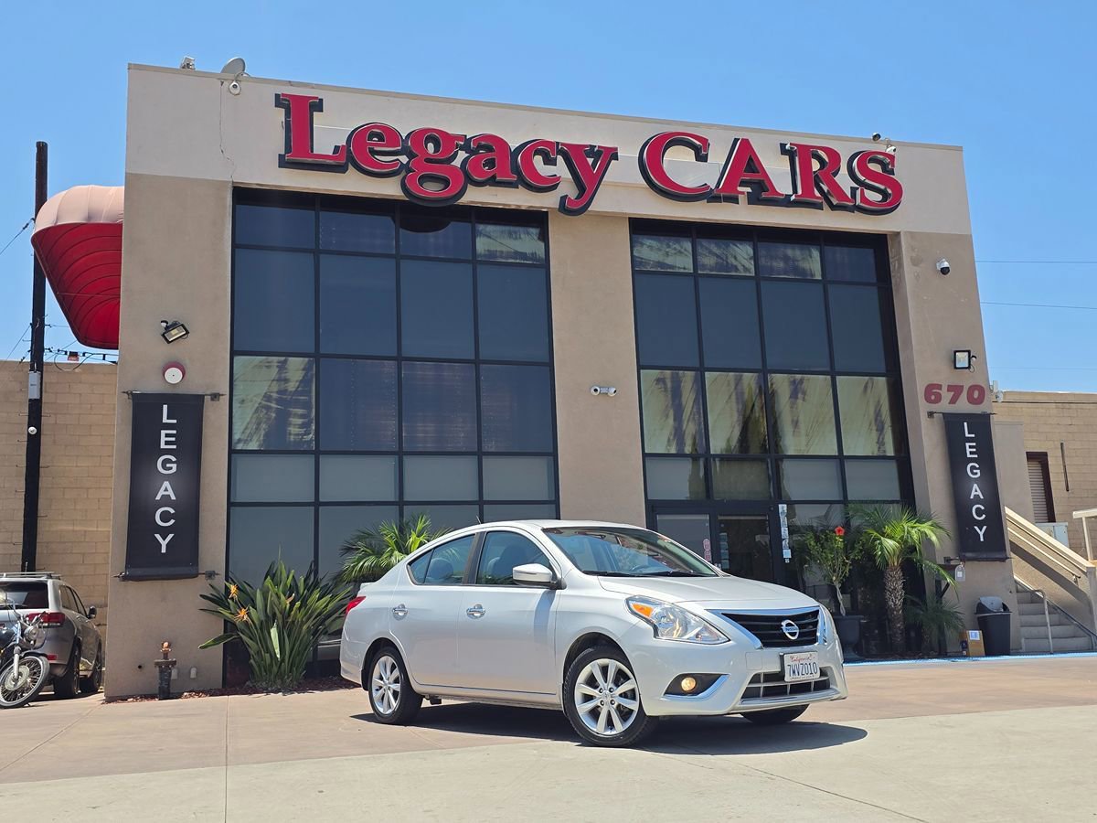 Used 2017 Nissan Versa FWD image 2
