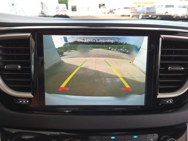 Used 2023 Chrysler Pacifica Touring-L FWD image 15