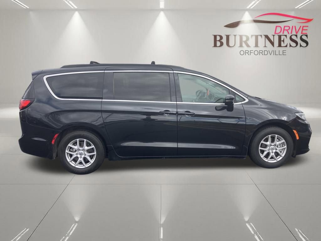 Used 2022 Chrysler Pacifica Touring-L FWD image 7