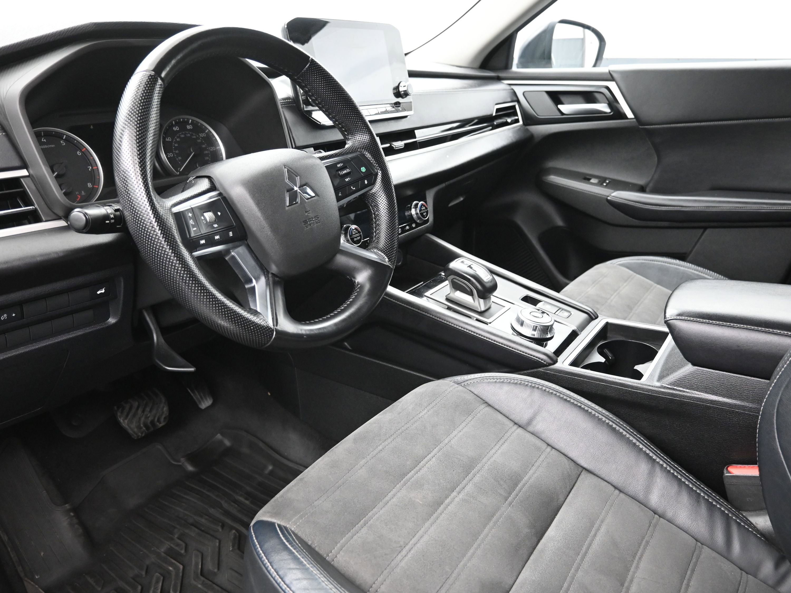 Used 2023 Mitsubishi Outlander SE image 10