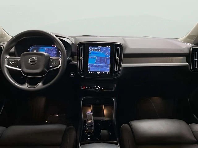 Used 2025 Volvo XC40 B5 Plus image 13