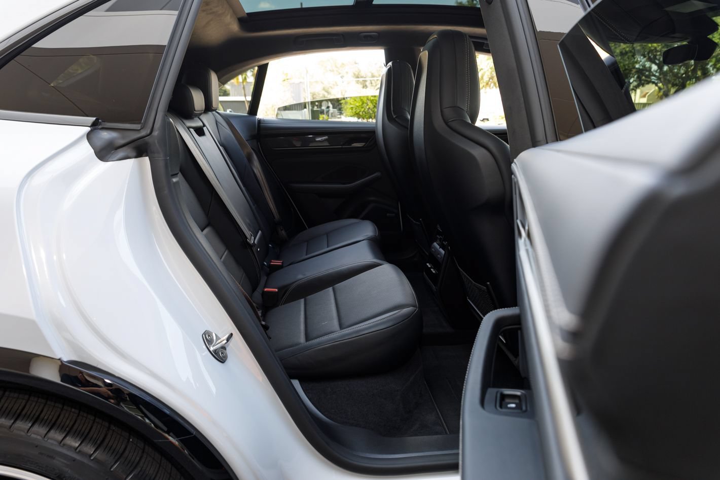 Used 2025 Porsche Macan Turbo Electric AWD/4WD image 42