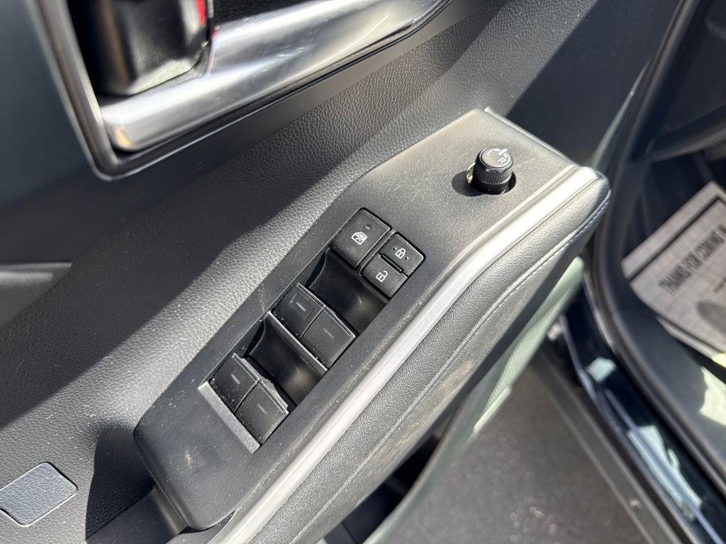 Used 2023 Toyota Highlander XLE FWD image 13