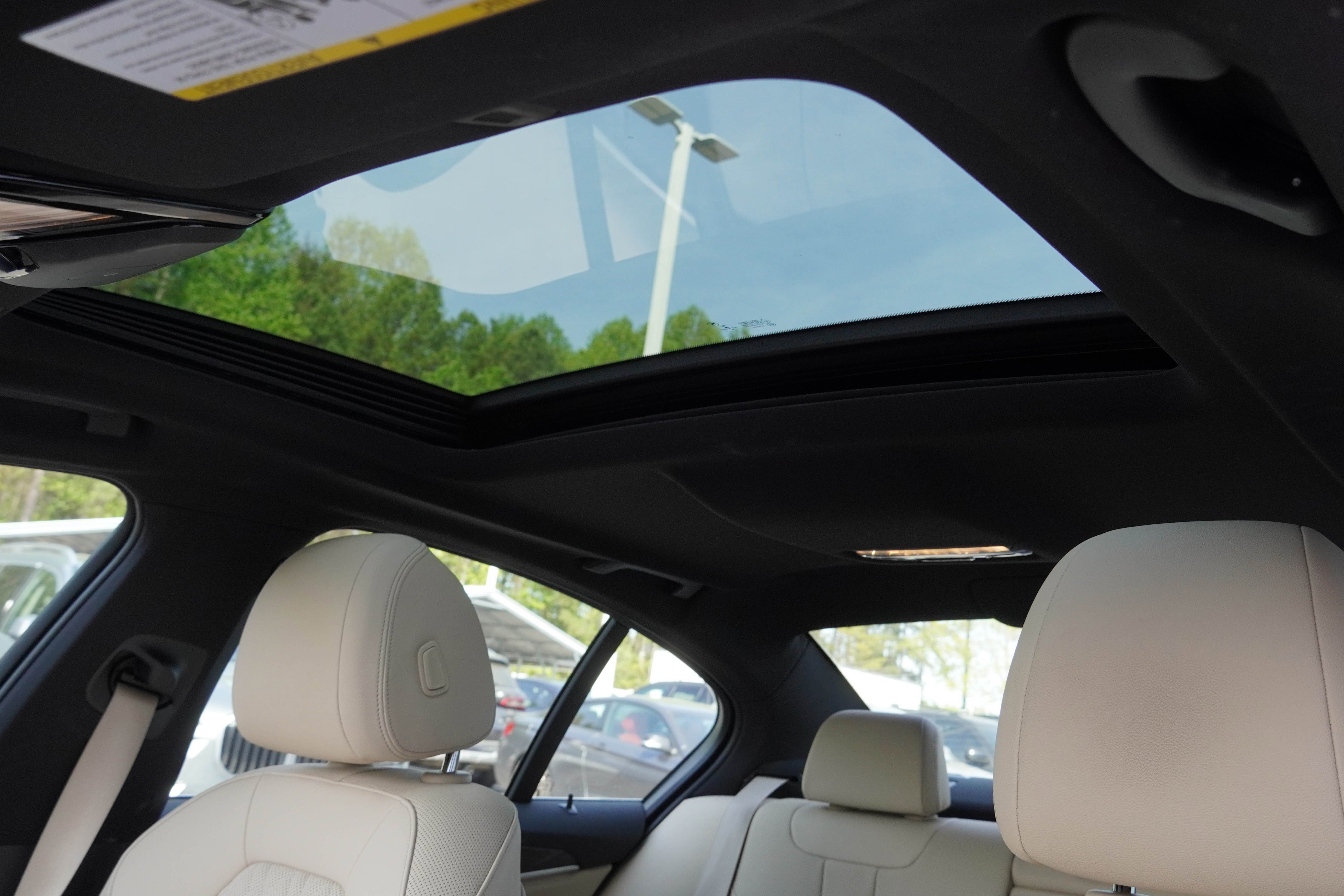 Used 2021 BMW 540i w/ Premium Package image 14