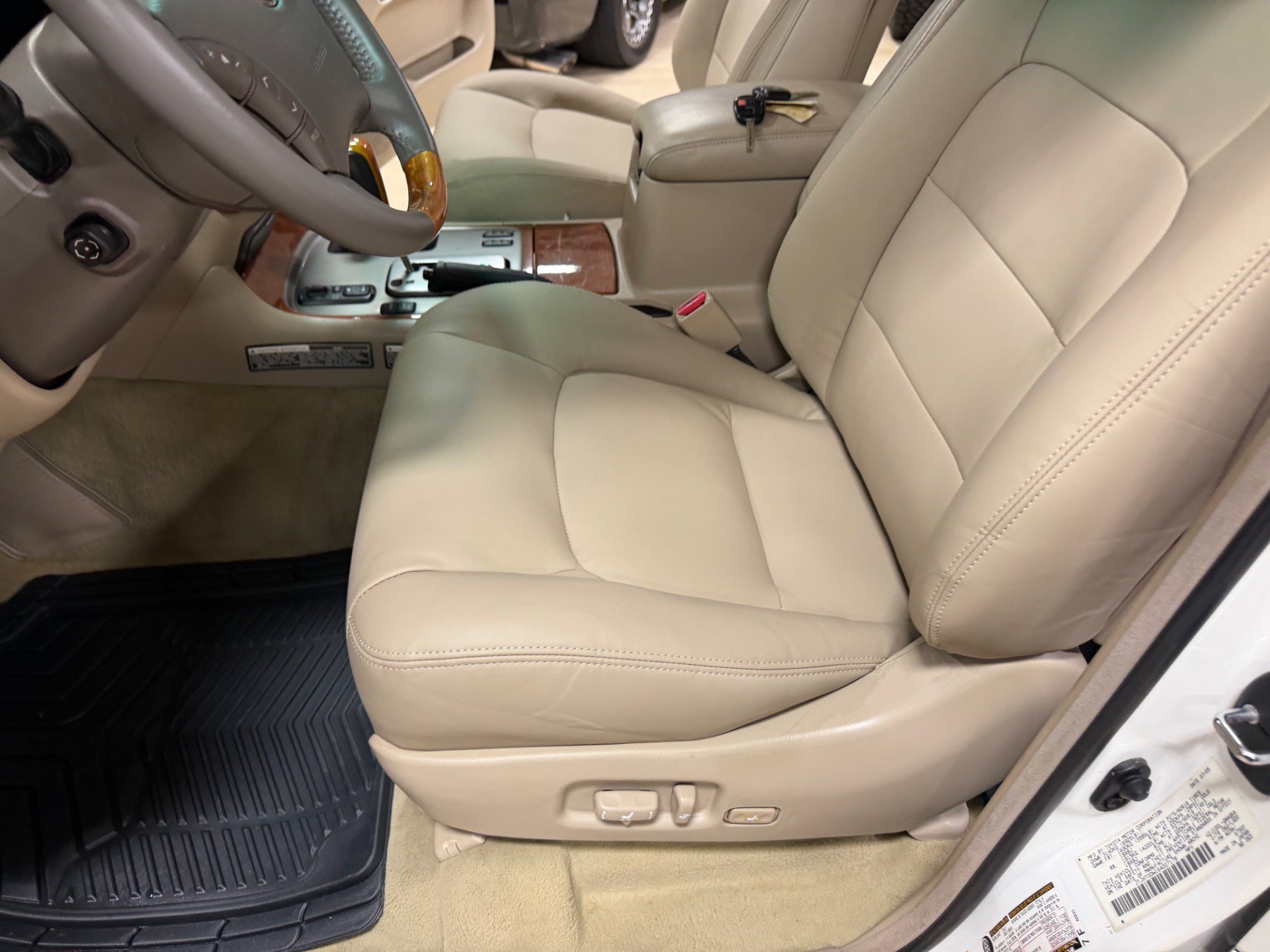 Used 2006 Lexus LX 470 4WD w/ Preferred Accessory Pkg image 20