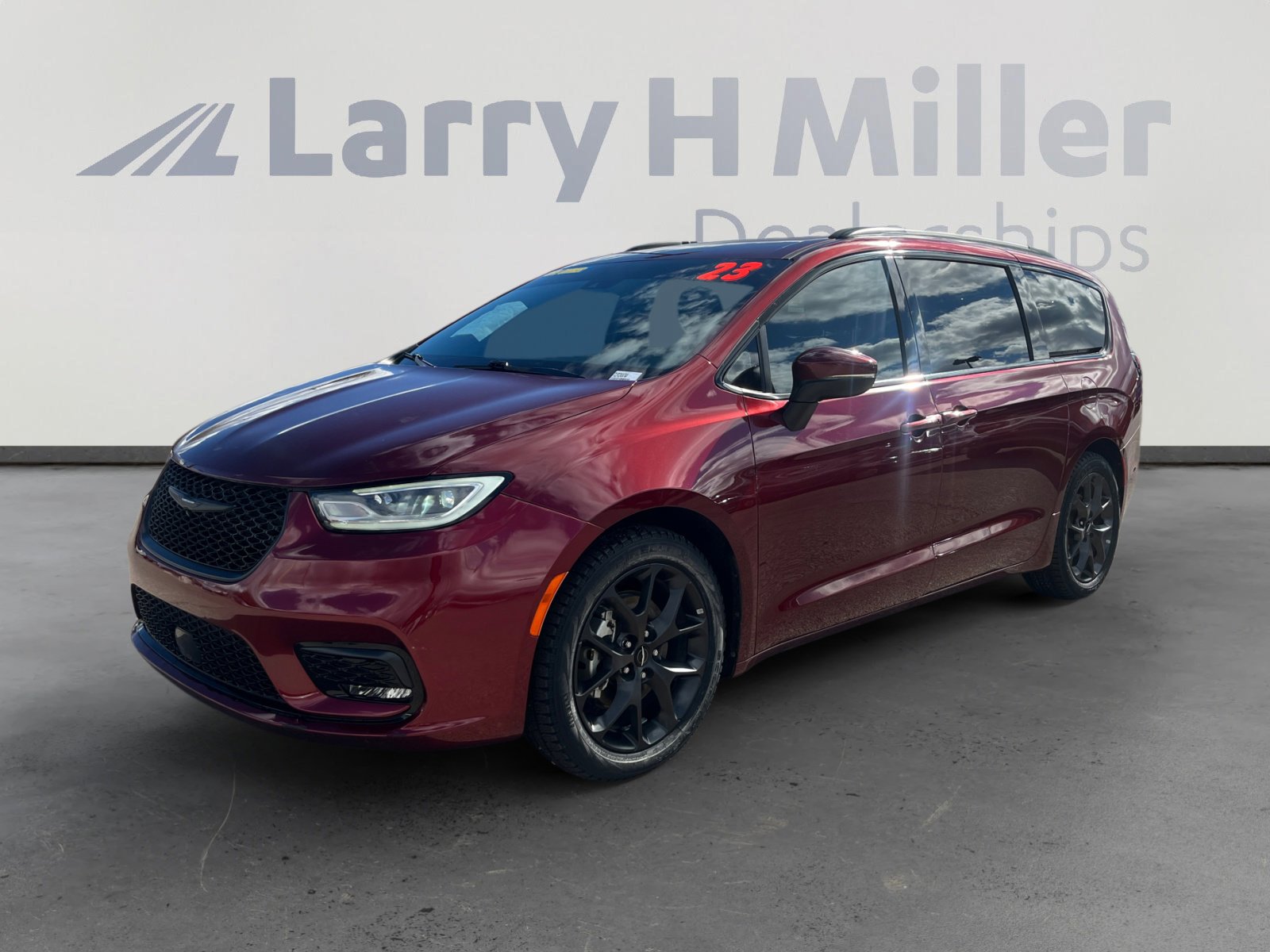 Used 2023 Chrysler Pacifica Touring-L w/ S Appearance Package